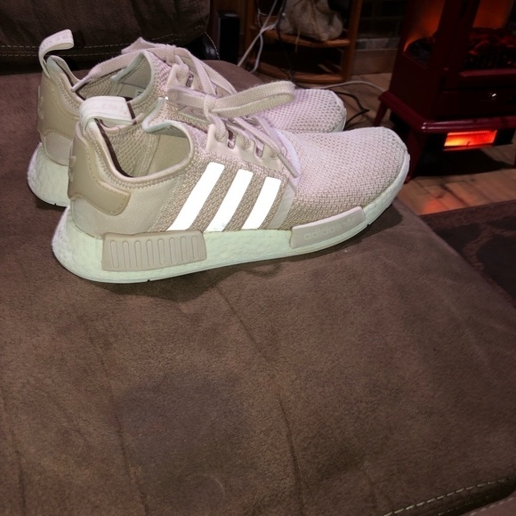 Adidas Women’s NMD R1 Orchid Tint Sneakers 8 1/2 - Picture 10 of 10